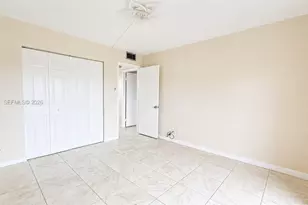 301 SW 135th Ave, Pembroke Pines, FL 33027 - Photo 17