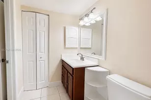 301 SW 135th Ave, Pembroke Pines, FL 33027 - Photo 9
