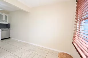 301 SW 135th Ave, Pembroke Pines, FL 33027 - Photo 3
