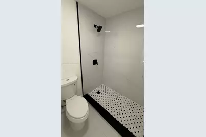980 NE 146th St, North Miami, FL 33161 - Photo 37