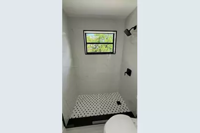 980 NE 146th St, North Miami, FL 33161 - Photo 29