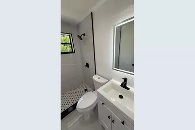 980 NE 146th St, North Miami, FL 33161 - Photo 27