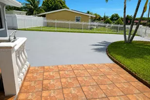 401 NW 198th St, Miami Gardens, FL 33169 - Photo 13