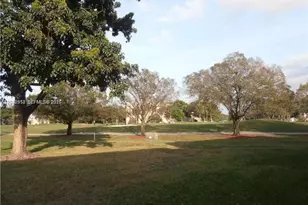 9401 Evergreen Pl, Davie, FL 33324 - Photo 13