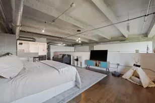 1749 NE Miami Ct, Miami, FL 33132 - Photo 15