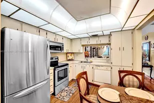 1000 Colony Point Cir, Pembroke Pines, FL 33026 - Photo 23