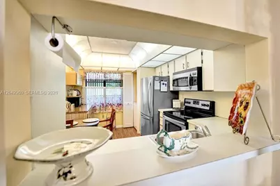 1000 Colony Point Cir #422, Pembroke Pines, FL 33026 - Photo 47