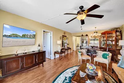 1000 Colony Point Cir #422, Pembroke Pines, FL 33026 - Photo 3