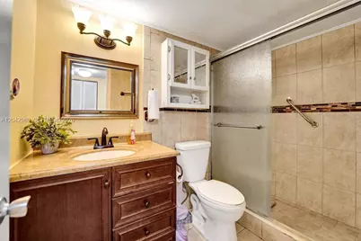 1000 Colony Point Cir #422, Pembroke Pines, FL 33026 - Photo 1