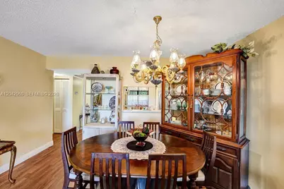 1000 Colony Point Cir #422, Pembroke Pines, FL 33026 - Photo 27