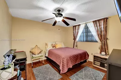 1000 Colony Point Cir #422, Pembroke Pines, FL 33026 - Photo 11