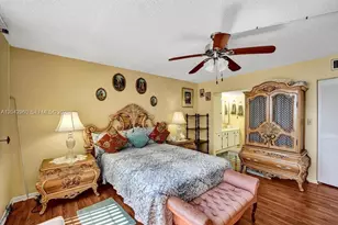 1000 Colony Point Cir, Pembroke Pines, FL 33026 - Photo 11