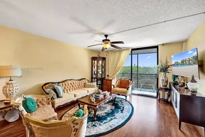 1000 Colony Point Cir #422, Pembroke Pines, FL 33026 - Photo 27