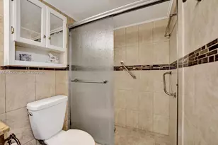 1000 Colony Point Cir, Pembroke Pines, FL 33026 - Photo 7