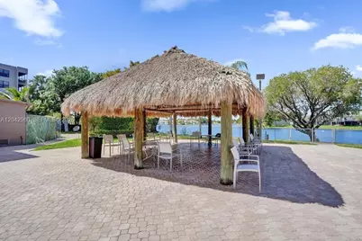 1000 Colony Point Cir #422, Pembroke Pines, FL 33026 - Photo 57