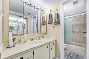 1000 Colony Point Cir, Pembroke Pines, FL 33026 - Photo 9