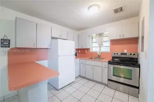 9265 SW 38th St, Miami, FL 33165 - Photo 13