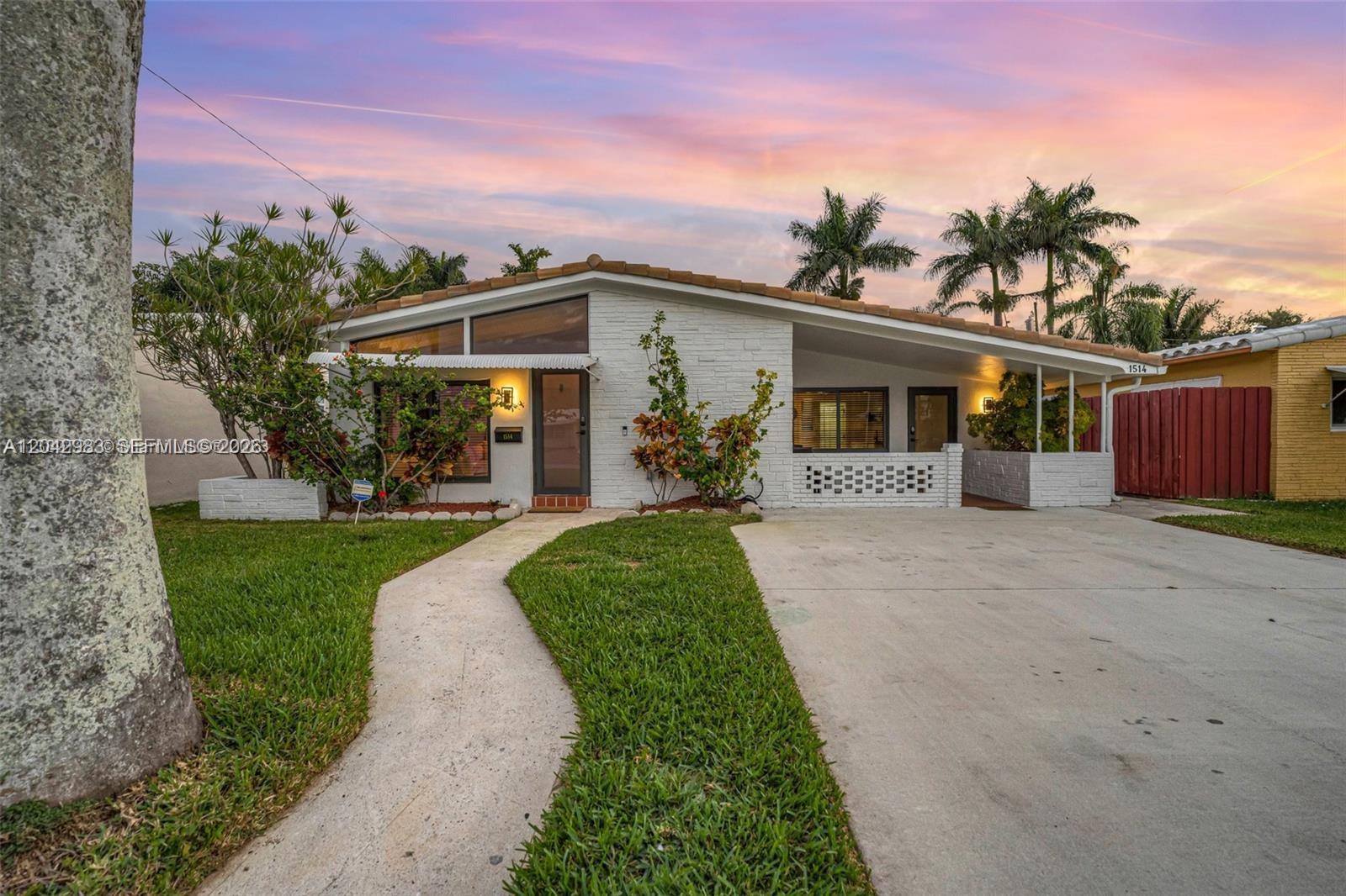 1514 Liberty St - 1514 Liberty St, Hollywood, FL 33020 Luxury Property | Jose Angel Pina