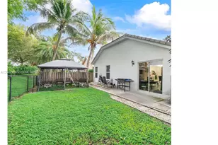 9161 Lake Park Cir N, Davie, FL 33328 - Photo 17