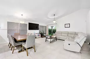 9161 Lake Park Cir N, Davie, FL 33328 - Photo 9