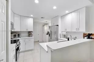 9161 Lake Park Cir N, Davie, FL 33328 - Photo 7