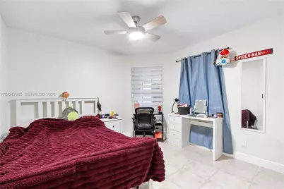 9161 N Lake Park Cir N, Davie, FL 33328 - Photo 17