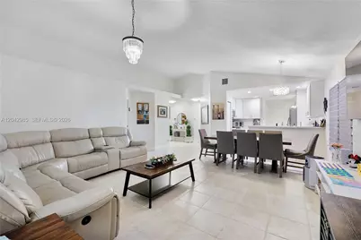 9161 N Lake Park Cir N, Davie, FL 33328 - Photo 9