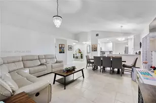 9161 N Lake Park Cir N, Davie, FL 33328 - Photo 9