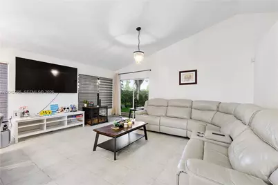 9161 N Lake Park Cir N, Davie, FL 33328 - Photo 11