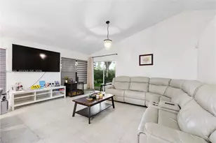 9161 N Lake Park Cir N, Davie, FL 33328 - Photo 11