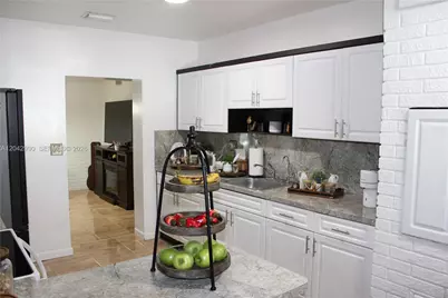 11512 NW 58th Ave, Hialeah, FL 33012 - Photo 23