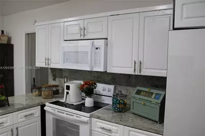11512 NW 58th Ave, Hialeah, FL 33012 - Photo 21