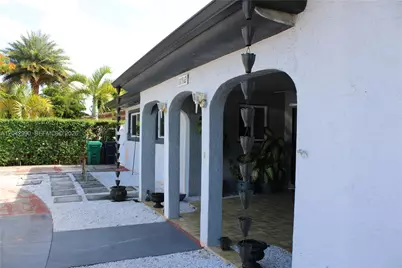 11512 NW 58th Ave, Hialeah, FL 33012 - Photo 9