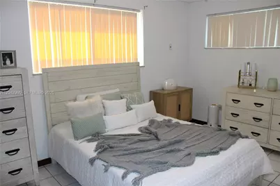 11512 NW 58th Ave, Hialeah, FL 33012 - Photo 39