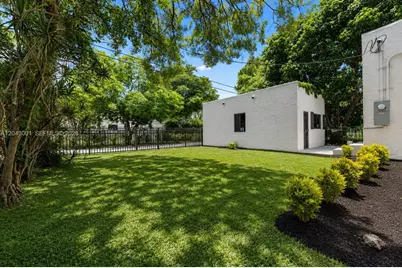1020 NW 49th St, Miami, FL 33127 - Photo 23