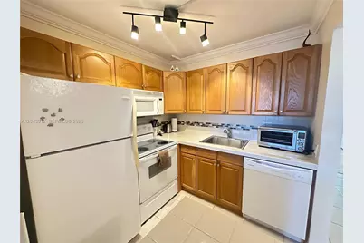 1009 Harwood C #1009, Deerfield Beach, FL 33442 - Photo 7