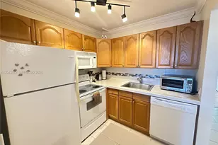 1009 Harwood C, Deerfield Beach, FL 33442 - Photo 7