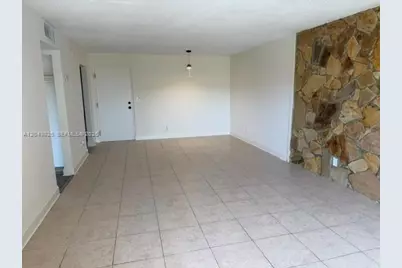 8405 NW 8th St #303, Miami, FL 33126 - Photo 3