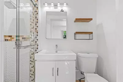 270 NW 51st Ave, Miami, FL 33126 - Photo 23