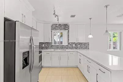 270 NW 51st Ave, Miami, FL 33126 - Photo 13