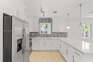 270 NW 51st Ave, Miami, FL 33126 - Photo 13