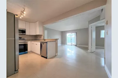 251 Palm Cir W #204, Pembroke Pines, FL 33025 - Photo 5