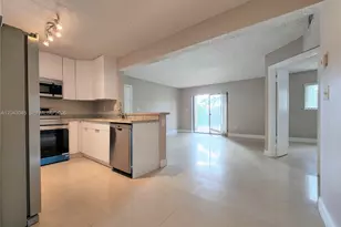251 Palm Cir W, Pembroke Pines, FL 33025 - Photo 5