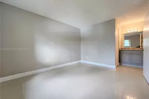 251 Palm Cir W, Pembroke Pines, FL 33025 - Photo 13