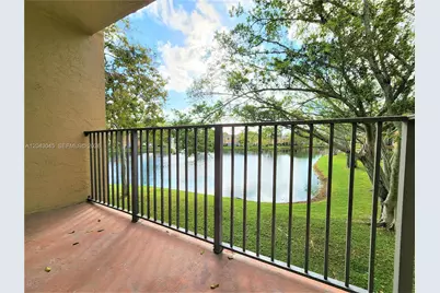 251 Palm Cir W #204, Pembroke Pines, FL 33025 - Photo 1