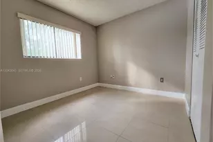 251 Palm Cir W, Pembroke Pines, FL 33025 - Photo 9
