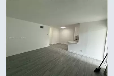 1895 Venice Park Dr #B6, Miami, FL 33181 - Photo 7