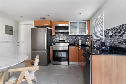 1050 7th St #1050-3, Miami Beach, FL 33139 - Photo 3