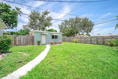 261 SW 15th St #1, Dania Beach, FL 33004 - Photo 3