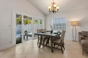 345 Somerset Way, Weston, FL 33326 - Photo 7